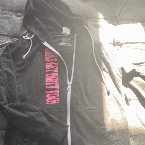 Off road vixens - Picture 1 of 3